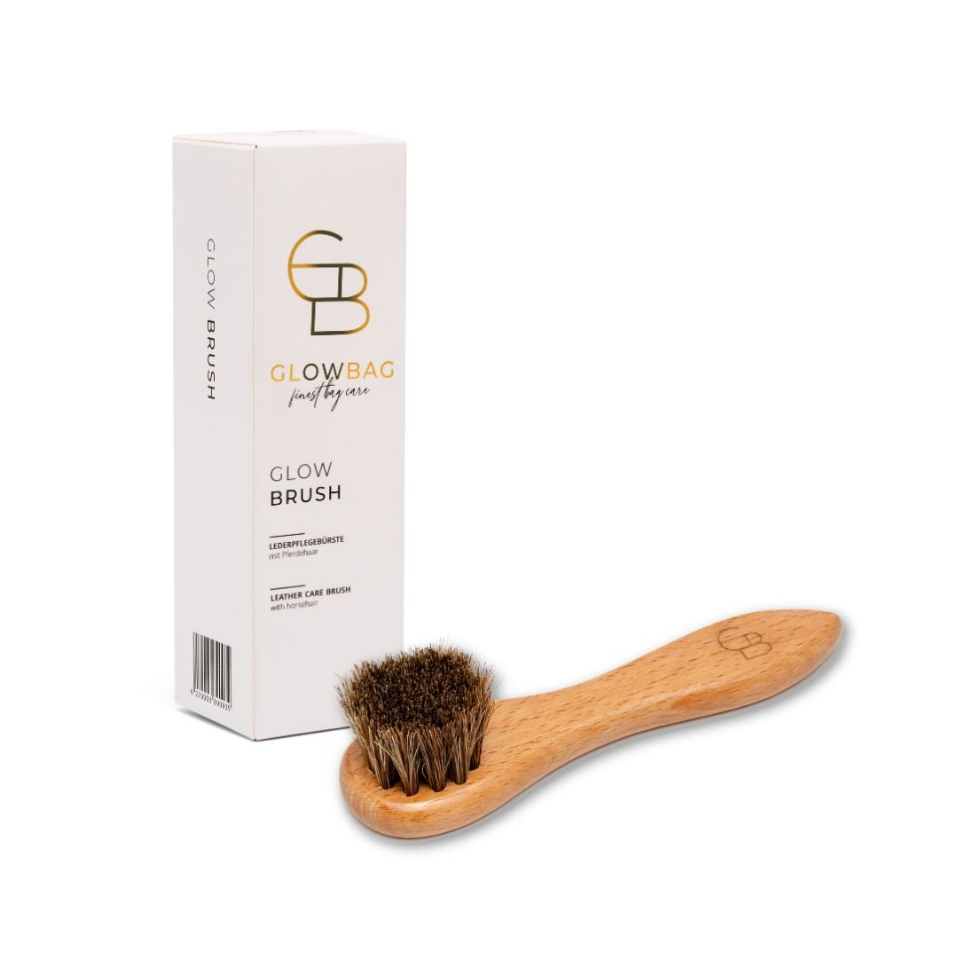 Glow Brush Pferdehaarbürste mit weißem Hintergrund